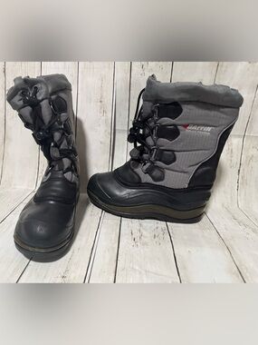 Baffin Gray and Black Cold-Weather Snow Boots